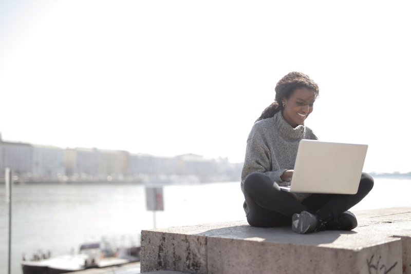 How to Start a Side Hustle While Working a Full-Time Job
